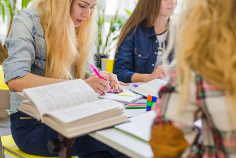 Studia a rynek pracy. Których specjalistów najbardziej brakuje?